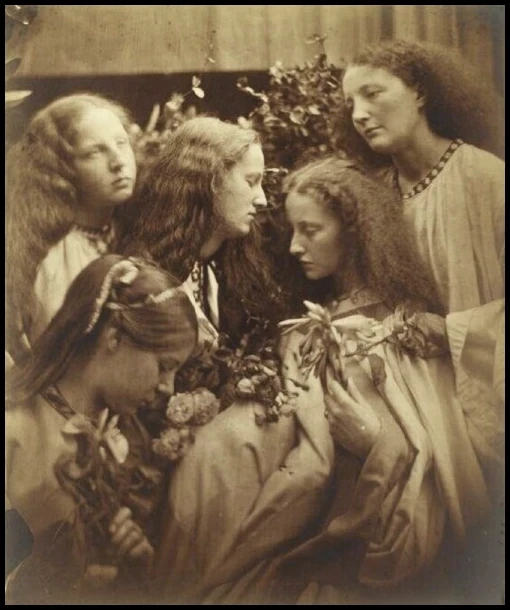 21-julia-margaret-cameron-rosebud-garden-girls-1868
