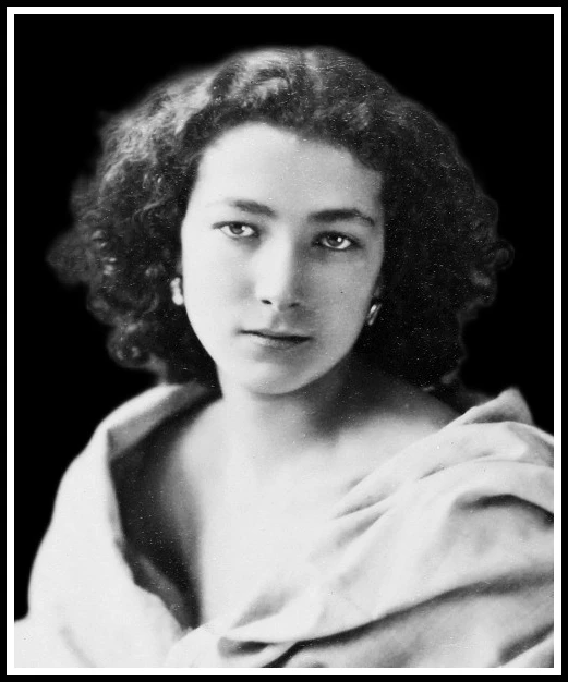 22-nadar-sarah-bernhardt-1864
